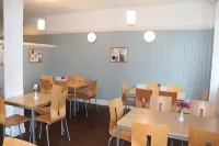 Lochranza Youth Hostel - breakfast