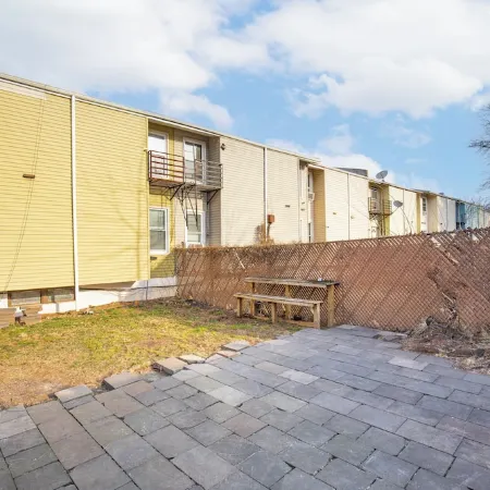 Modern 2BR, Unit 1, Yard, Laundry, Smart TV Отели в г. Ист-Оранж