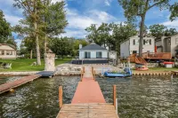 Beautiful lakefront with hot-tub 2bedroom +WiFi on all sports Cooley lake