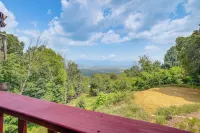 Cozy Luray Cabin w/ Views: Near Hiking Trails! - Homestays
