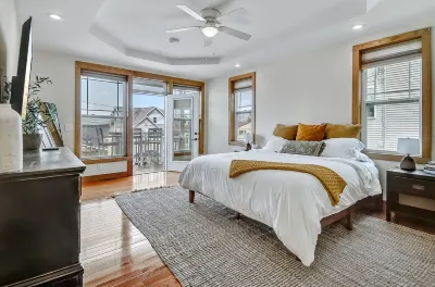 Lakeview Retreat with Jacuzzi and Spacious Living Areas - Charming Escape
