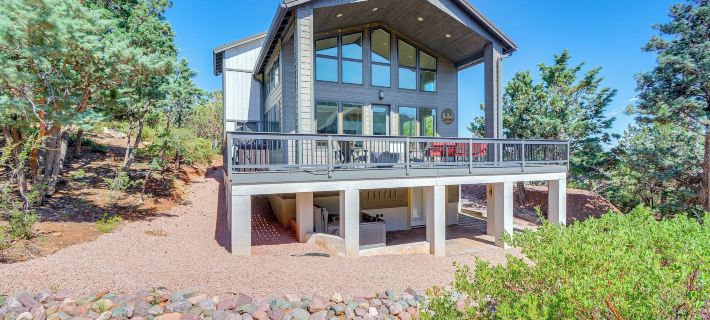 Hot Tub and Deck Mtn-View Pine Getaway! Hotéis em Pine
