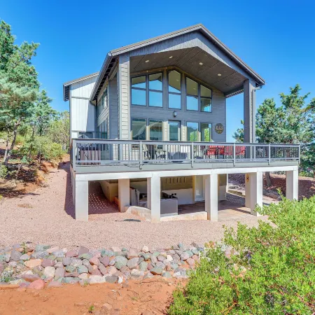 Hot Tub and Deck Mtn-View Pine Getaway!