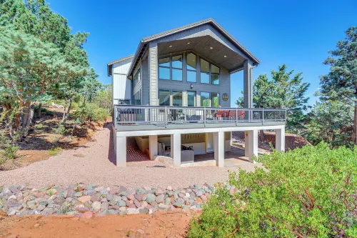 Hot Tub and Deck Mtn-View Pine Getaway! - 3-Star