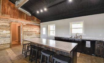Spacious Palo Pinto Home Private Dock and Pool