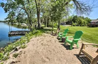Family Home w/ Deck, Yard, Dock on Rock River - موقف سيارات