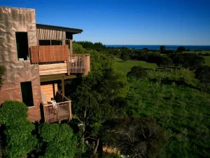 Mr & MRS Smith Hapuku Lodge & Tree Houses