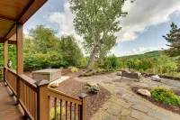 Hot Tub, Game Room! Group-Friendly Nebo Cabin - 주차장