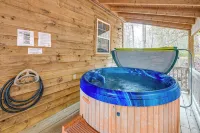 Peaceful Bryson City Cabin - Fire Pit and Hot Tub! - Pet friendly