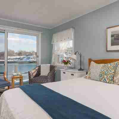Dockside Guest Quarters Rooms