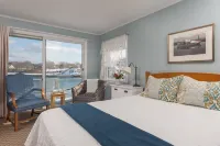 Dockside Guest Quarters - breakfast