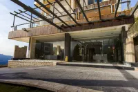 Le Tournant Hotel & Resort - Parkplatz