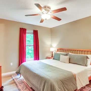Campton Cottage w/ Hot Tub, Near Hiking + Climbing