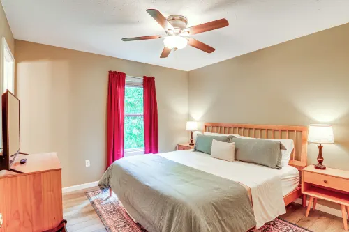 Campton Cottage w/ Hot Tub, Near Hiking + Climbing Hotels in Campton
