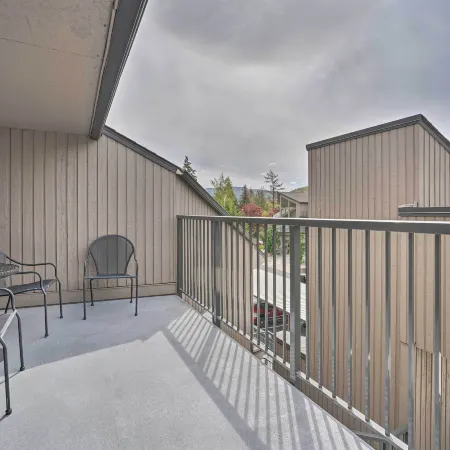 Beautiful Condo w/ Balcony on Lake Chelan!