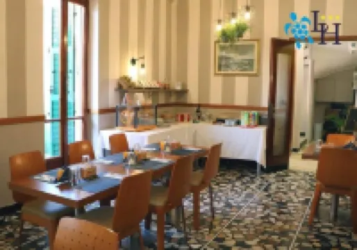 Lora Hotel