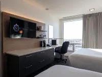 Carriage House Hotel and Conference Centre Hotels in Калґарі