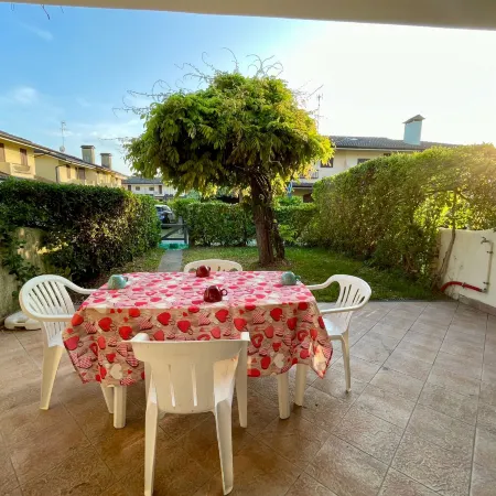 Townhouse with Garden and Shared Pool