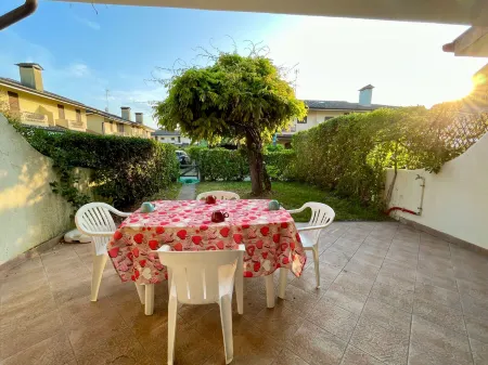 Townhouse with Garden and Shared Pool