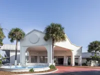 Days Inn by Wyndham St. Petersburg / Tampa Bay Area Hotels near Enclave at St. Petersburg