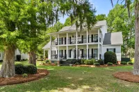 Lake Escape - Lake Waccamaw 7 Bedroom Home - Homestays