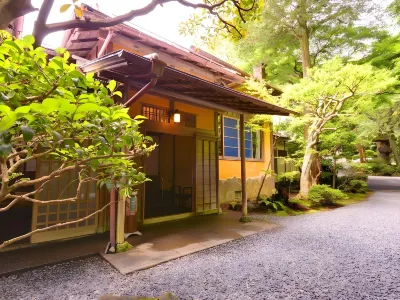 Gora Kansuiro Hotels near Naka-Gōra Station