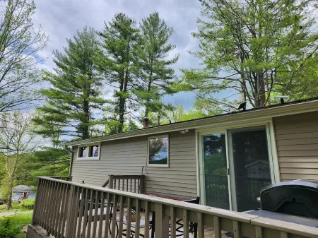 Cozy little retreat far from the city Отели в г. Fallsburg