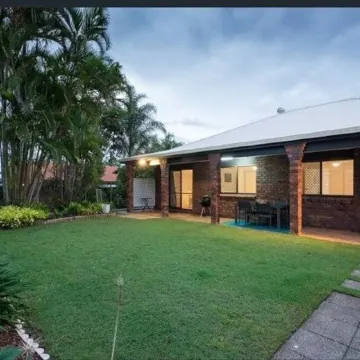 Mooloolaba Beach House- Pet friendly