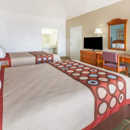 Super 8 by Wyndham Forney/East Dallas