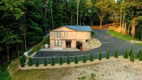 Spacious 7-bedroom cabin near Lake Cumberland