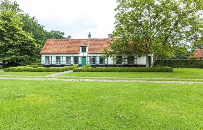 Beautiful Farmhouse in Beernem with Garden