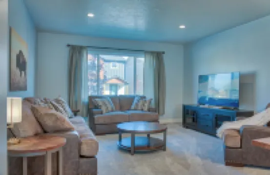 -:- Cowboy Casa -:- Modern New Construction - 3BR+