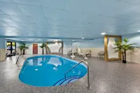Holiday Inn Express & Suites RALEIGH NE - MEDICAL CTR AREA by IHG - Uima-altaat