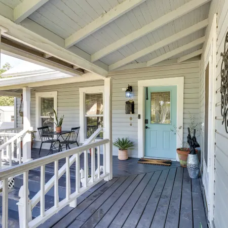 Fire Pit & Yard: Updated Winter Garden Home!