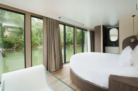 L'Escale Royale Poissy Ile de Migneaux Отели в г. Оржваль