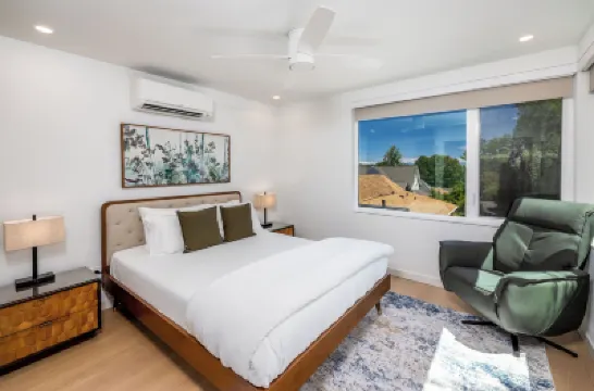 Secret Hideaway - New Custom Built Home Hotels in 