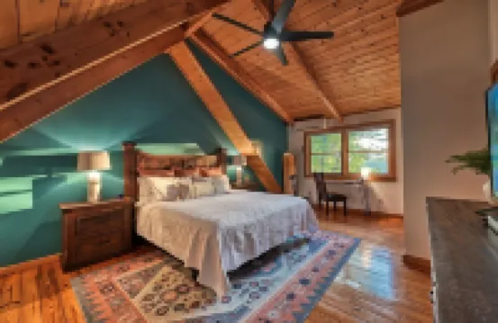 Sunset Vista 4BR Retreat with Stunning Mountain Views + Hot Tub + POOL!