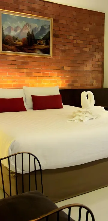 ห้องดีลักซ์ เตียงใหญ่ 1 เตียง