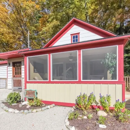 Screened Porch pt Water Views Hot Tub Walk to Saug