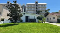 Charming 2-bedroom house in Daytona Beach Shores with Theater Room