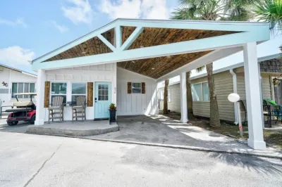 Coastal farmhouse in venture out! Beach is across the St<br>7 night min stay summer Hotels near St. Andrews State Park