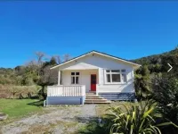 Westie on the West Coast - Private, Free WIFI, Entire Cottage Hotels in 