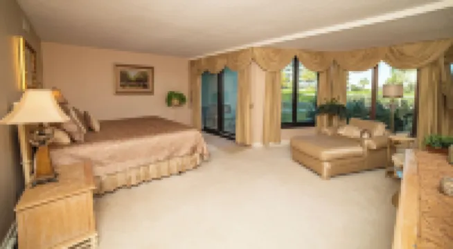 200 Steps Bed to Beach Oceanfront Luxury 6 Guests. Premier Property and Host