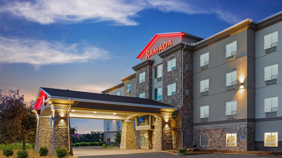 Ramada by Wyndham Drumheller Hotel & Suites