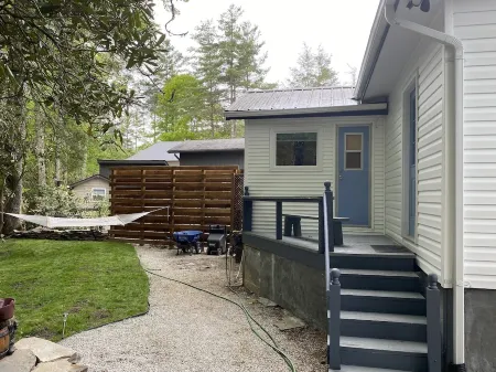 Enjoy River Front Living in Linville Land Harbor.Waterfront Views,Modern Cottage