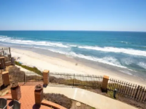 BEAUTIFUL OCEAN VIEW--STEPS TO THE BEACH Hotels in Solana Beach