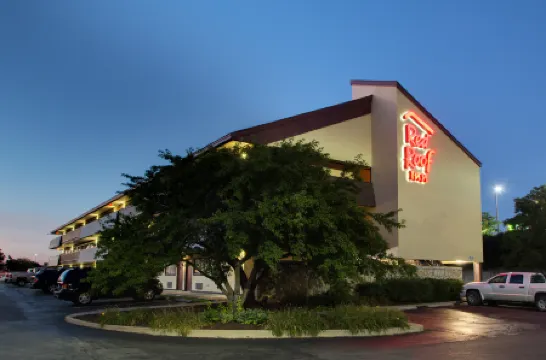 Red Roof Inn St Louis - Westport/ Maryland Heights