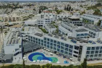 River Rock Hotel فنادق في 