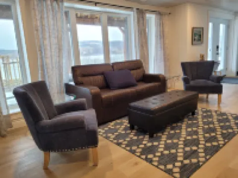 This 2 bedroom, 2 bathroom waterfront property offers fantastic river views! Hôtels à : Comté de Carleton