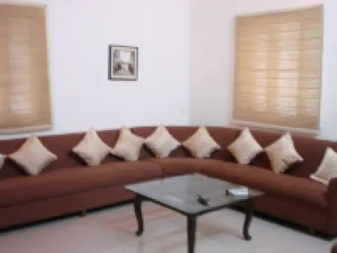 Comfy cozy sprawling bungalow for leisure/business trip